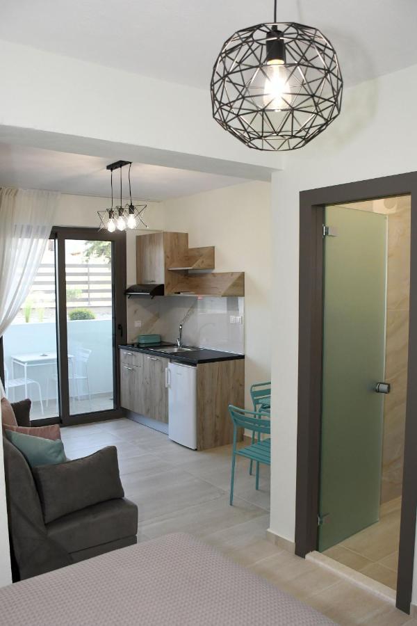 Theano Luxury Suites Nikiti Bagian luar foto